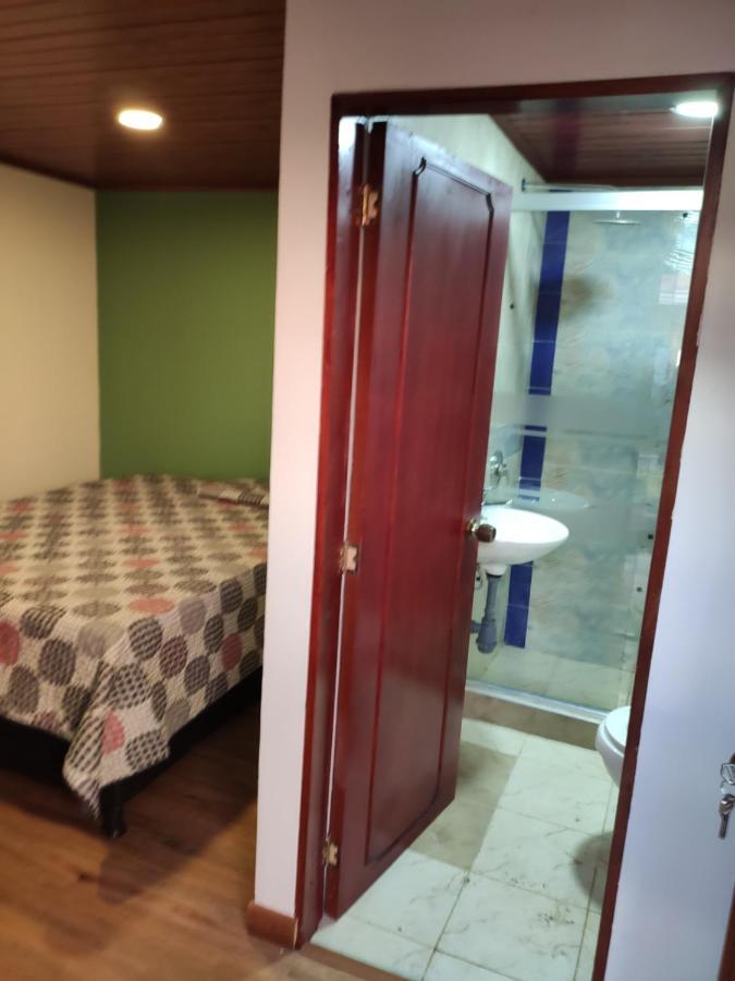 La Parada Del Tren Hostel Bogota Luaran gambar