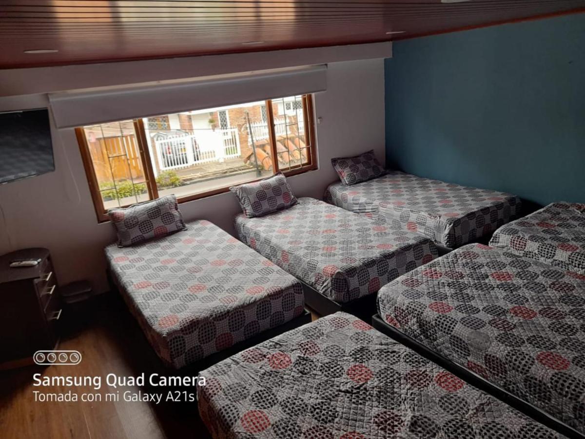 La Parada Del Tren Hostel Bogota Luaran gambar
